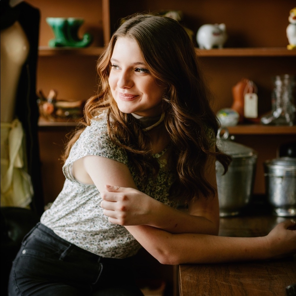 Meet your Posher, Chloe